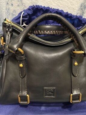 EUC Dooney & Bourke regular Florentine satchel in black black.